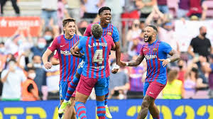 浙江小将王钰栋打入中超首球,连造两粒进球后被对手蹬踏受伤下场.